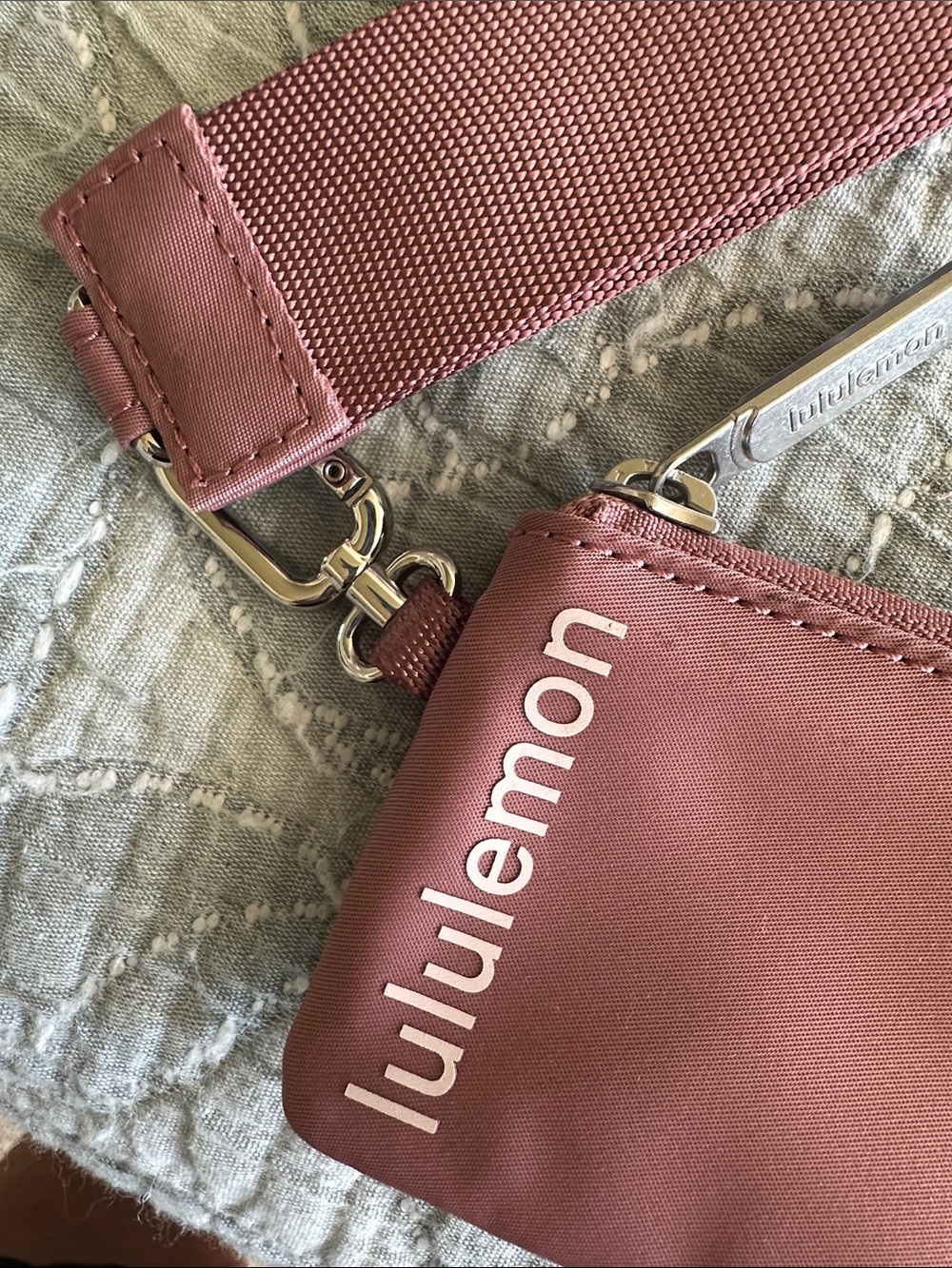 lululemon mauve detachable wristlet pouch - Picture 2 of 5